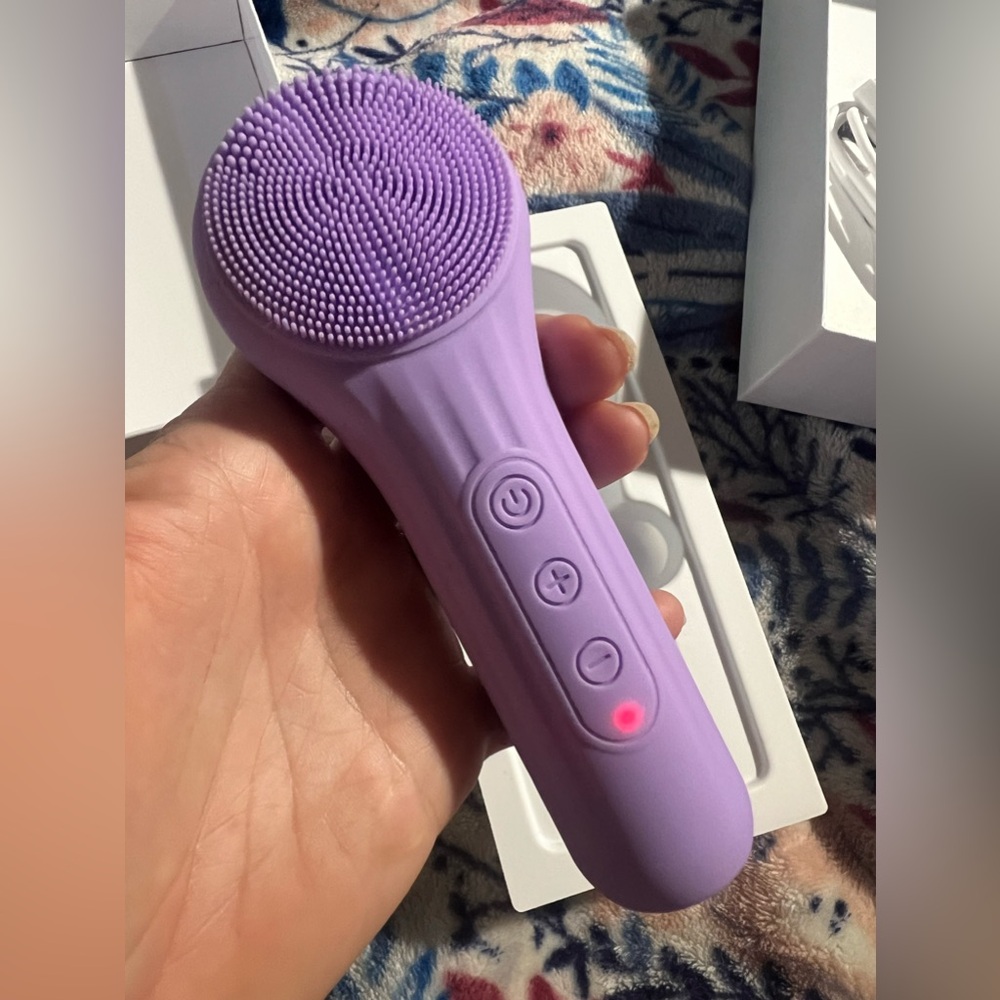 Electric Silicone Facial Cleansing Brush Rechargeable